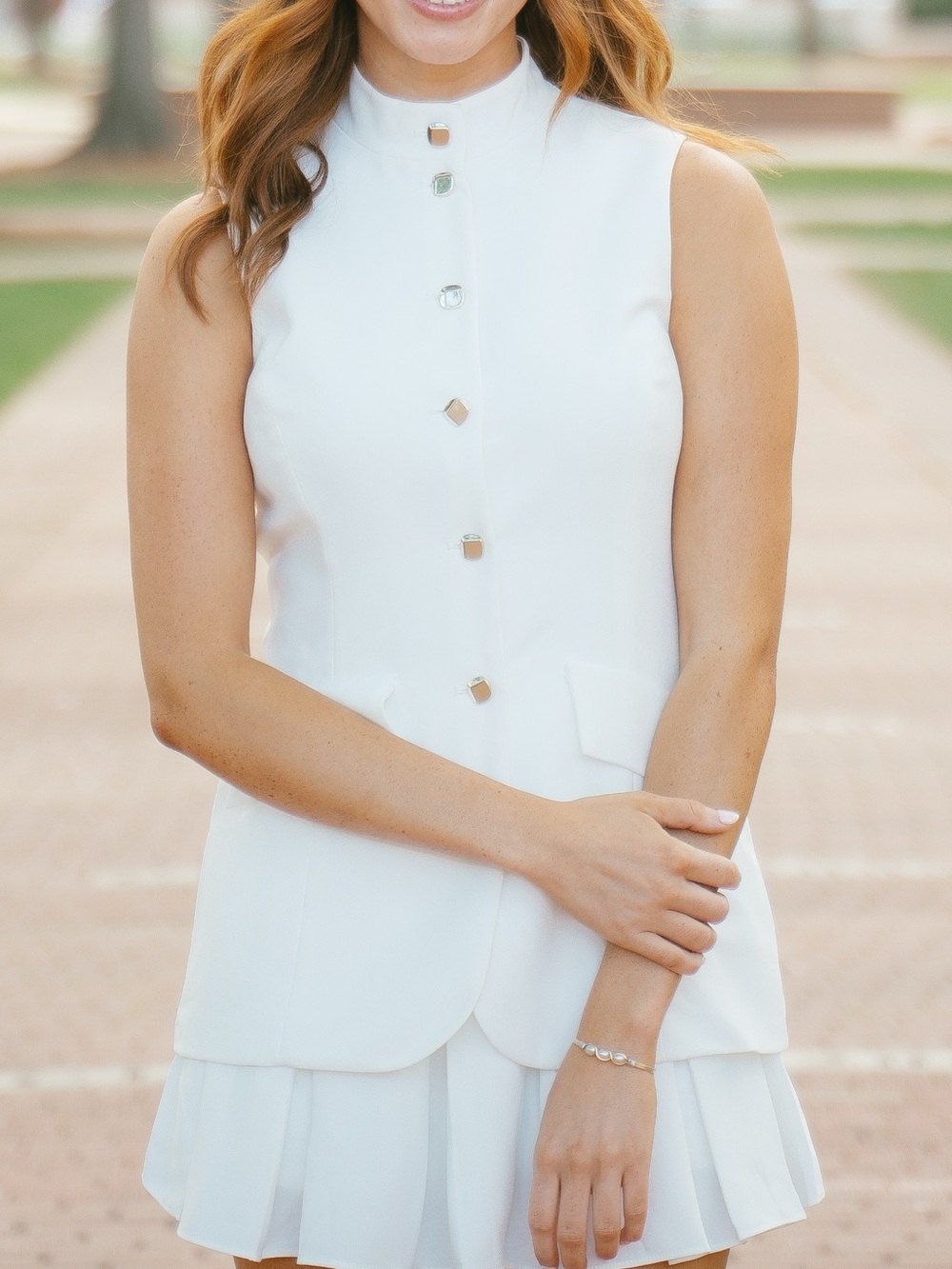 Amanda Uprichard White Sleeveless High-Collar Button Vest